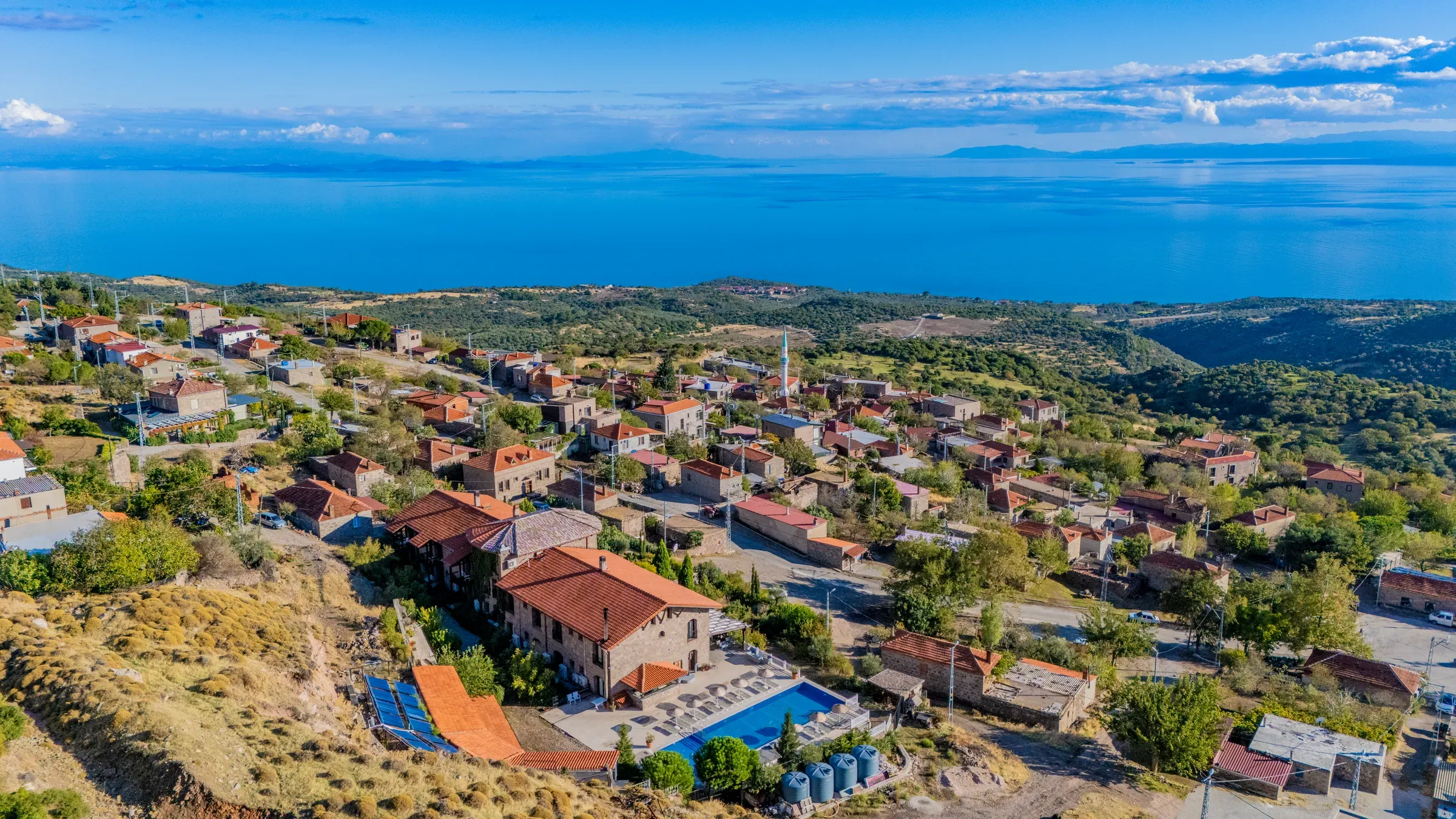 Havadan otel, Büyükhusun köyü ve Ege