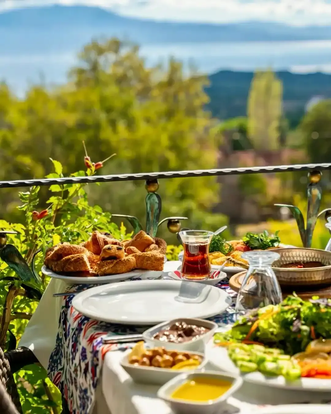 Bahçede kahvaltı